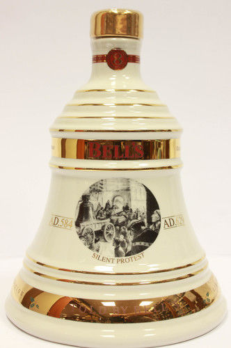 Bell's 8 Year Old Christmas Bell Decanter 2005